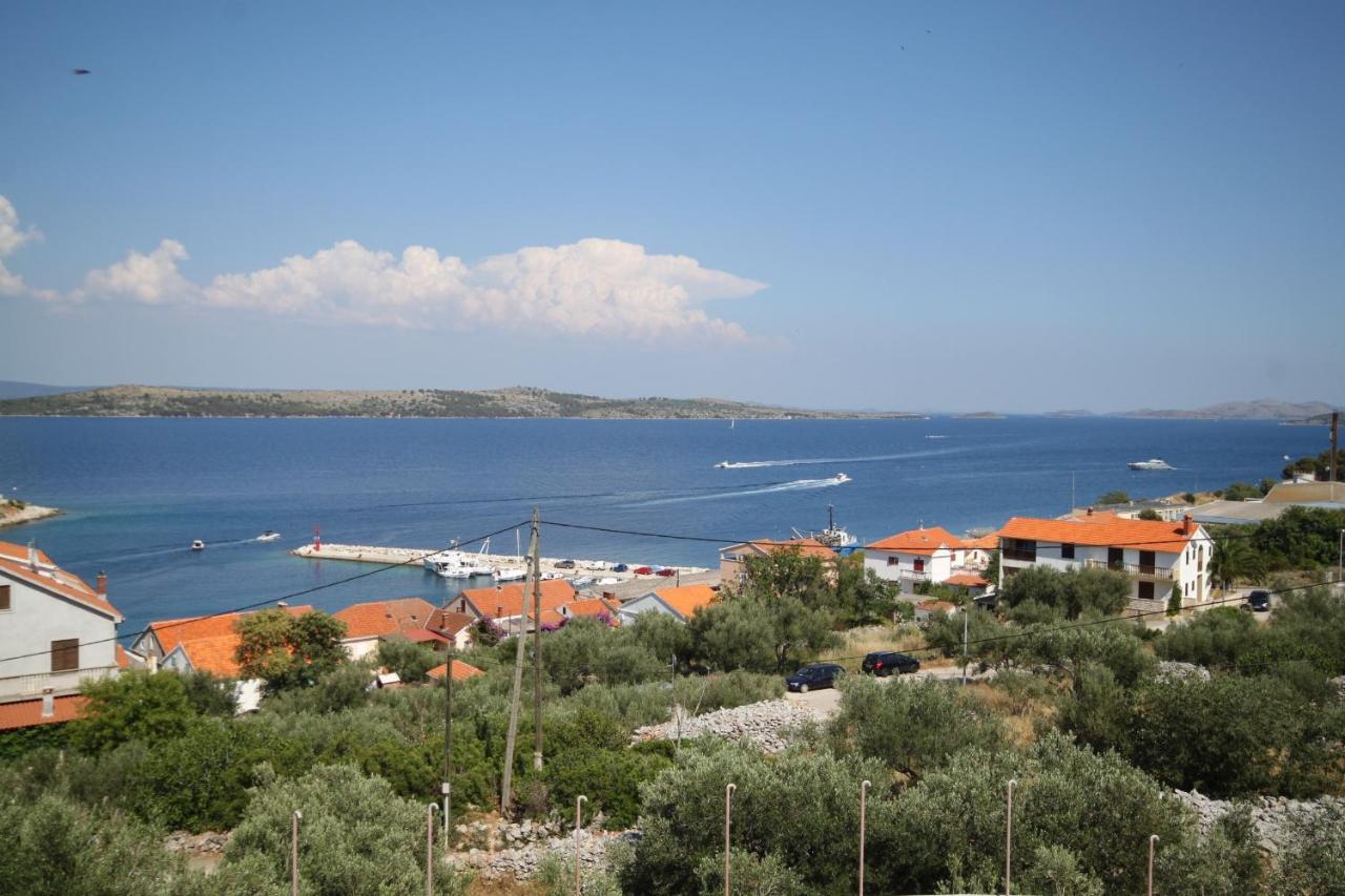 With A Parking Space Sali, Dugi Otok - 8152 *