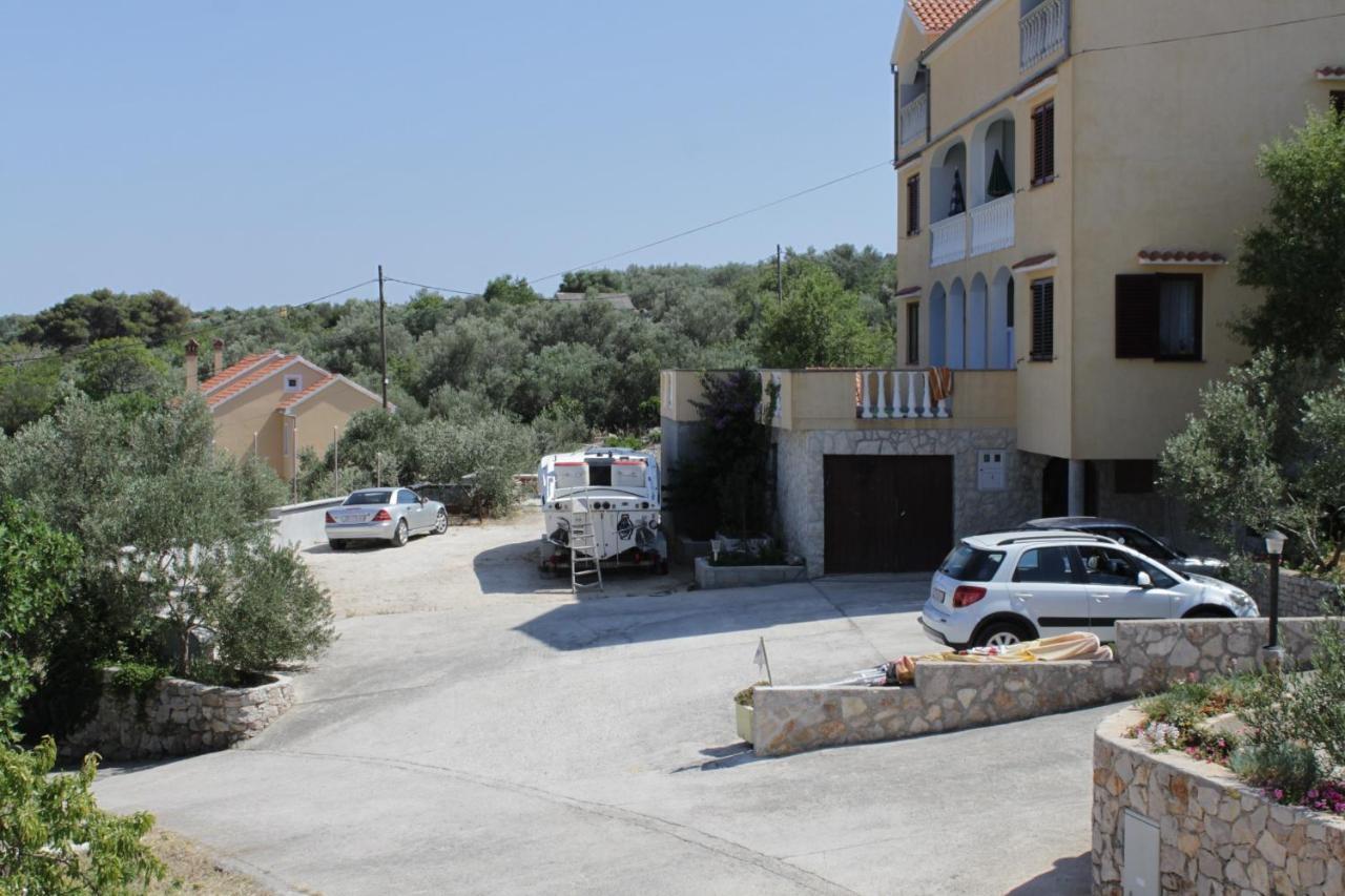 Apartment With A Parking Space Sali, Dugi Otok - 8152 *